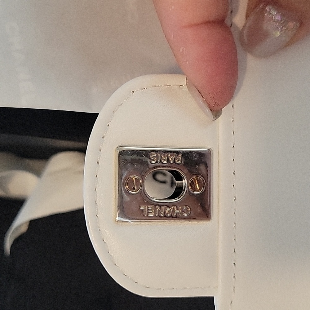 Chanel heart bag large size in white - Picture 10 of 16